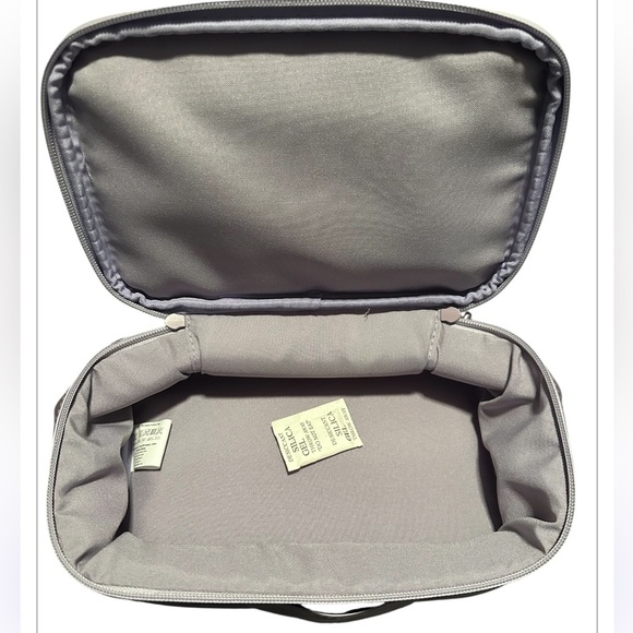 KEVIN.MURPHY Metallic Gray Men's Toiletry Bag NWOT Frosted Lavender - Picture 4 of 4